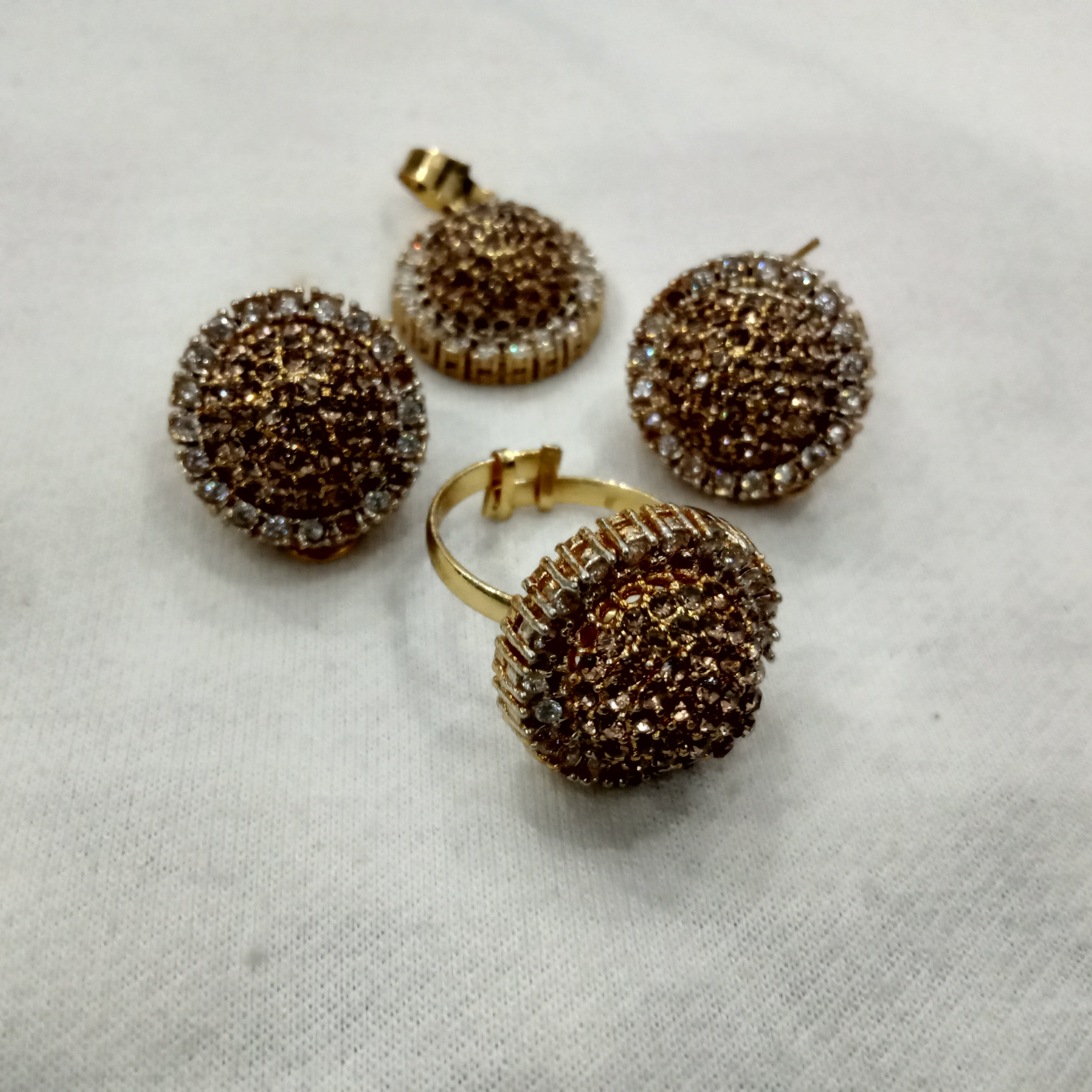 Royal Pavé Crystal Jewelry Set – Gold-Plated Pendant, Ring & Earrings (4-Piece Set)