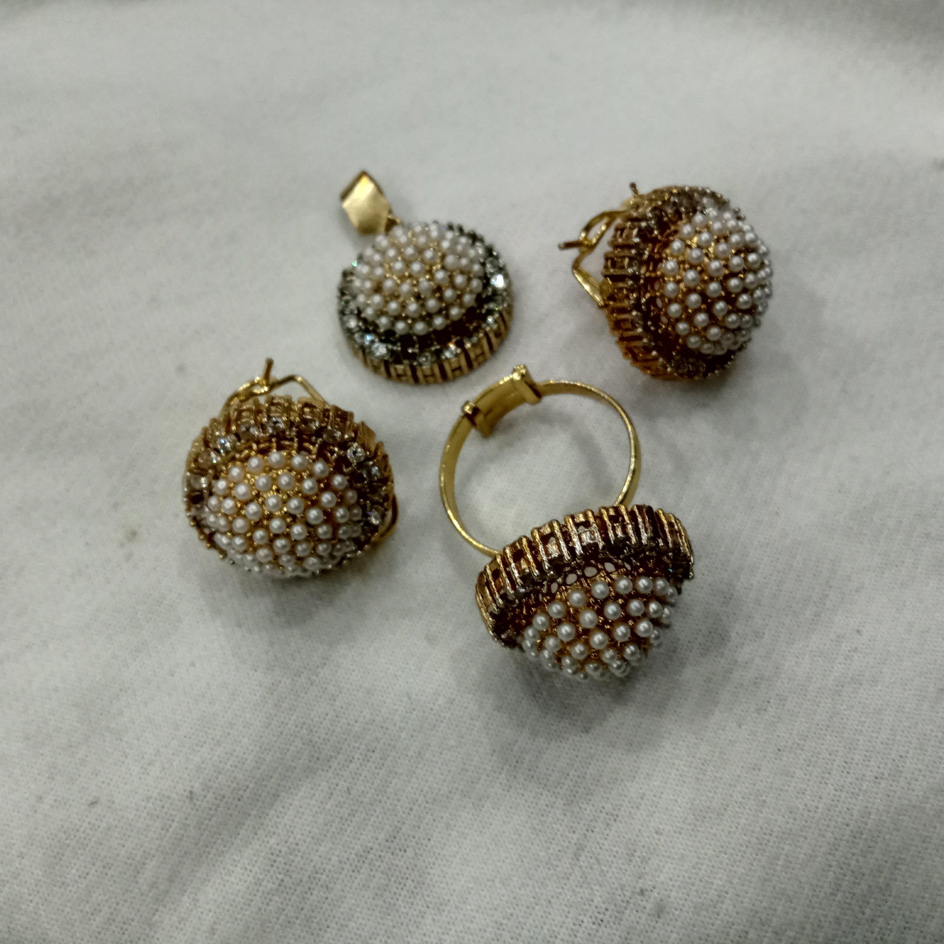 Elegant Pearl Dome Jewelry Set – Gold-Plated Pendant, Earrings & Adjustable Ring